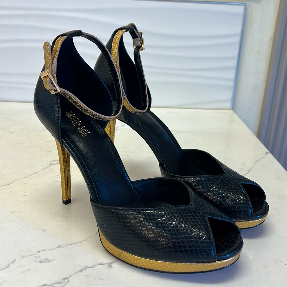 Gently Used Michael Kors Black Platform Heels- size 8M